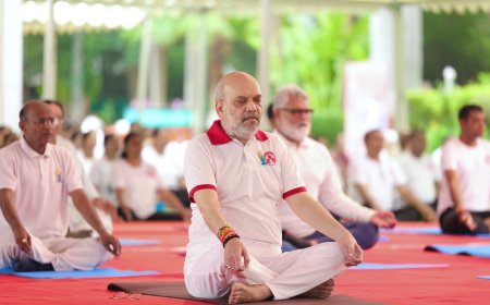 ‘अंतरराष्ट्रीय योग दिवस’ के अवसर पर अहमदाबाद में क्षेत्रवासियों के साथ योगाभ्यास किया।