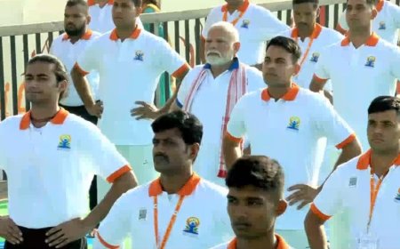 योग सिर्फ़ एक व्यायाम नहीं है, यह जीवन जीने का एक तरीका है।