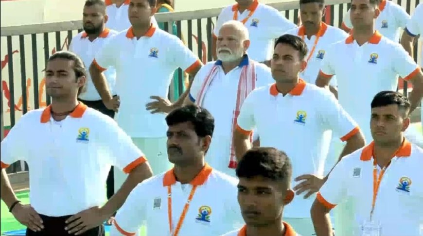 योग सिर्फ़ एक व्यायाम नहीं है, यह जीवन जीने का एक तरीका है।