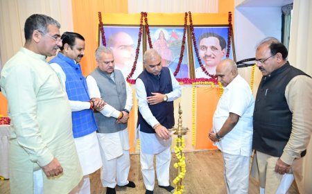 भाजपा के राष्ट्रीय सह संगठन महामंत्री श्री शिवप्रकाश जी, भाजपा प्रदेश अध्यक्ष श्री हेमंत खण्डेलवाल, प्रदेश प्रभारी डॉ. महेन्द्र सिंह एवं प्रदेश संगठन महामंत्री श्री हितानंद जी ने भाजपा प्रदेश कार्यालय में कामकाजी बैठक को संबोधित किया।