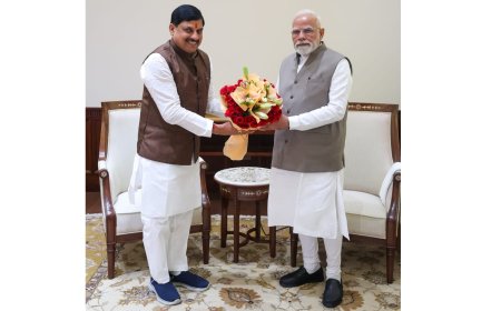 प्रधानमंत्री श्री नरेंद्र मोदी जी से सोमवार को मुख्यमंत्री डॉ. मोहन यादव ने पार्लियामेंट हाउस में सौजन्य भेंट की। मुख्यमंत्री डॉ. यादव ने प्रदेश के विकास से संबंधित योजनाओं से अवगत कराया और मार्गदर्शन प्राप्त किया।