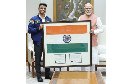 शुभांशु शुक्ला के साथ बहुत अच्छी बातचीत हुई। हमने अंतरिक्ष में उनके अनुभवों, विज्ञान और प्रौद्योगिकी में प्रगति और भारत के महत्वाकांक्षी गगनयान मिशन सहित कई विषयों पर चर्चा की। भारत को उनकी इस उपलब्धि पर गर्व है।