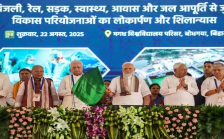 प्रधानमंत्री श्री नरेन्द्र मोदी ने बिहार के गया में 12,000 करोड़ रुपये की कई विकास परियोजनाओं का शिलान्यास और उद्घाटन किया