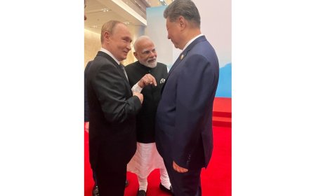 तियानजिन एससीओ शिखर सम्मेलन के दौरान राष्ट्रपति पुतिन और राष्ट्रपति शी के साथ विचारों का आदान-प्रदान।