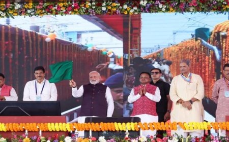 माननीय प्रधानमंत्री ने हरी झंडी दिखाकर ब्रह्मपुर (ओडिशा) और उधना (गुजरात) के बीच अमृत भारत एक्सप्रेस का किया शुभारंभ