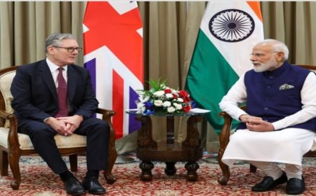 प्रधानमंत्री श्री नरेन्द्र मोदी के निमंत्रण पर, ब्रिटेन के प्रधानमंत्री सर कीर स्टारमर एमपी 08-09 अक्टूबर 2025 तक भारत की राजकीय यात्रा पर आए।