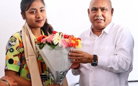 भारतीय जनता पार्टी के प्रदेश अध्यक्ष श्री हेमंत खण्डेलवाल ने  शासकीय एकलव्य महिला औद्योगिक प्रशिक्षण संस्थान की प्रतिभाशाली छात्रा सुश्री त्रिशा तावड़े का अभिनदंन किया