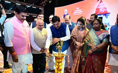 मध्यप्रदेश के 70वें स्थापना दिवस के अवसर पर लाल परेड मैदान, भोपाल में आयोजित 'अभ्युदय मध्यप्रदेश' राज्य स्तरीय कार्यक्रम में मुख्यमंत्री डॉ  मोहन यादव जी ने सहभागिता की।