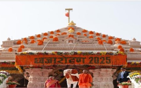 श्री राम जन्मभूमि मंदिर ध्वजारोहण उत्सव के दौरान प्रधानमंत्री नरेंद्र मोदी