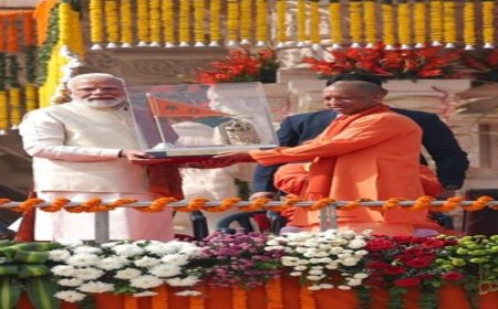 श्री राम जन्मभूमि मंदिर ध्वजारोहण उत्सव के दौरान प्रधानमंत्री नरेंद्र मोदी