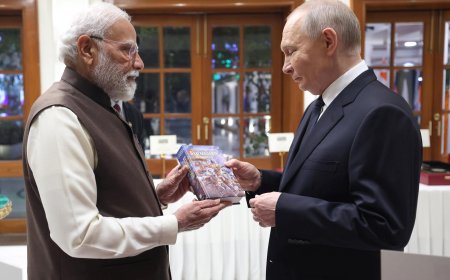 राष्ट्रपति पुतिन को रूसी भाषा में गीता की एक प्रति भेंट की। गीता की शिक्षाएँ दुनिया भर के लाखों लोगों को प्रेरणा देती हैं।