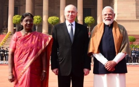 आज सुबह राष्ट्रपति भवन में राष्ट्रपति पुतिन का औपचारिक स्वागत किया गया।