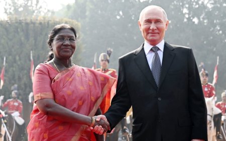 आज सुबह राष्ट्रपति भवन में राष्ट्रपति पुतिन का औपचारिक स्वागत किया गया।