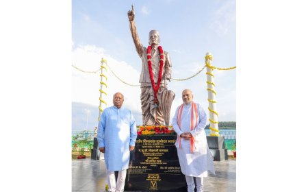 वीर सावरकर जी का जीवन मातृभूमि के प्रति अथाह प्रेम और राष्ट्र के लिए प्राण न्योछावर करने की प्रेरणा देता है। अंडमान और निकोबार की भूमि वीर सावरकर जी सहित अनेक स्वतंत्रता सेनानियों के त्याग, समर्पण एवं साहस की साक्षी रही है।