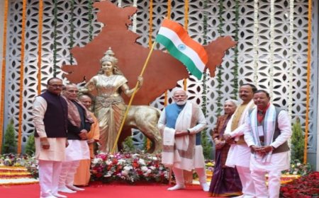 प्रधानमंत्री श्री नरेन्द्र मोदी ने उत्तर प्रदेश के लखनऊ में राष्ट्र प्रेरणा स्थल का उद्घाटन किया।