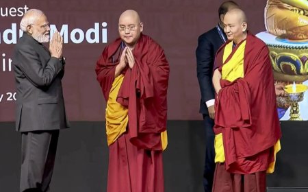 प्रधानमंत्री श्री नरेन्द्र मोदी ने नई दिल्ली में भगवान बुद्ध से संबंधित पिपरहवा पवित्र अवशेषों की भव्य अंतर्राष्ट्रीय प्रदर्शनी का उद्घाटन किया