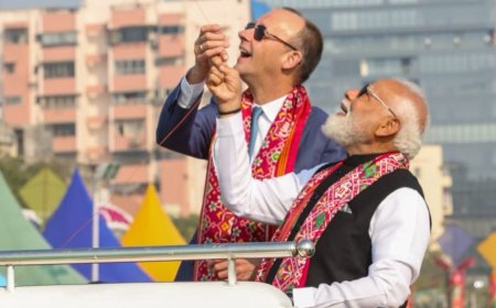 अंतर्राष्ट्रीय पतंग महोत्सव के दौरान अहमदाबाद में जर्मनी के चांसलर फ्रेडरिक मर्ज़ के साथ