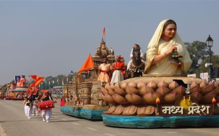 77वें गणतंत्र दिवस परेड में मध्यप्रदेश झांकी ने दर्शकों का मन मोह लिया