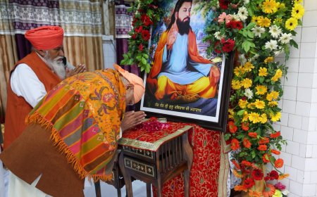 डेरा सचखंड बल्लन में संत रविदास जी की जयंती पर, नरेन्द्र मोदी ने पुण्य स्मरण किया।