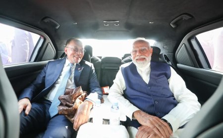 भारत-मलेशिया के जन-संबंधों का जश्न मनाते हुए! प्रधानमंत्री अनवर इब्राहिम और मैं कुआलालंपुर में सामुदायिक कार्यक्रम में भाग लेने जा रहे हैं:- नरेन्द्र मोदी