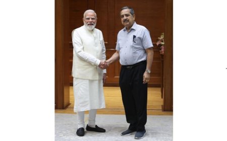 प्रधानमंत्री श्री नरेंद्र मोदी ने श्री अशोक कुमार लाहिड़ी जी से मुलाकात की और नीति आयोग के उपाध्यक्ष के रूप में उनकी नियुक्ति पर उन्हें हार्दिक शुभकामनाएं दीं।
