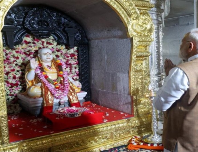 प्रधानमंत्री श्री नरेन्द्र मोदी जी ने  जगद्गुरु परमपूज्य श्री श्री श्री डॉ. बालगंगाधरनाथ महास्वामीजी को श्रद्धांजलि अर्पित की