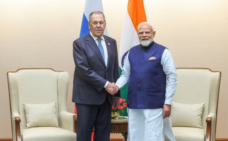 रूस के विदेश मंत्री सर्गेई लावरोव से नरेन्द्र मोदी जी ने की मुलाकात
