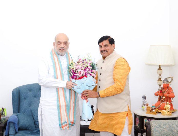 केंद्रीय गृह एवं सहकारिता मंत्री श्री अमित शाह जी से गुरूवार को नई दिल्ली में मध्यप्रदेश के मुख्यमंत्री डॉ. मोहन यादव ने सौजन्य भेंट की।