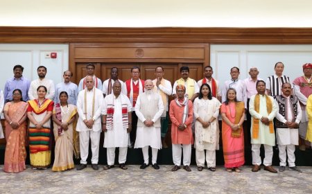 नई दिल्ली में आज जनजाति सुरक्षा मंच के प्रतिनिधियों से मुलाकात का अवसर मिला। आदिवासी समाज के लिए इनका समर्पण भाव बहुत सराहनीय है। इस दौरान जनजातीय समुदायों के विकास और उनके सशक्तिकरण से जुड़े विभिन्न विषयों पर सार्थक चर्चा हुई।