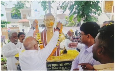 साहित्यरत्न, महान समाज सुधारक श्री अन्ना भाऊ साठे जी की जयंती के अवसर पर श्री हेमंत खण्डेलवाल उनकी प्रतिमा पर माल्यार्पण कर श्रद्धांजली अर्पित की।