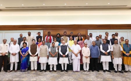 प्रधानमंत्री नरेन्द्र मोदी जी  लोक कल्याण मार्ग स्थित 7 नंबर पर एन डी ए के राज्यसभा सांसदों से मुलाकात की।