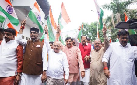 मुख्यमंत्री डॉ. मोहन यादव, भाजपा प्रदेश अध्यक्ष श्री हेमंत खण्डेलवाल एवं प्रदेश प्रभारी डॉ. महेन्द्र सिंह ने भोपाल में तिरंगा यात्रा को हरी झंडी दिखाकर किया रवाना