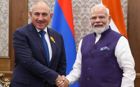 बिश्केक में एससीओ शिखर सम्मेलन के दौरान आर्मेनिया के प्रधानमंत्री श्री निकोल पाशिन्यान के साथ नरेन्द्र मोदी जी की शानदार मुलाकात हुई।