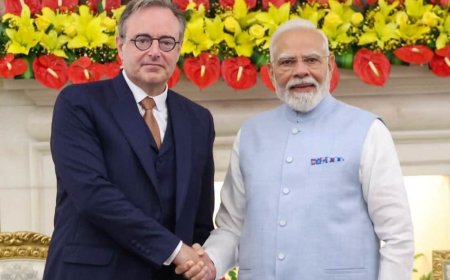 बेल्जियम के प्रधानमंत्री बार्ट डी वेवर के साथ श्री नरेन्द्र मोदी जी के साथ उत्कृष्ट वार्ता हुई।