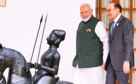 मलेशिया के प्रधानमंत्री अनवर इब्राहिम से मिलकर बहुत खुशी हुई : नरेन्द्र मोदी