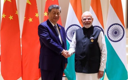 ब्रिक्स शिखर सम्मेलन के दौरान राष्ट्रपति शी जिनपिंग से नरेन्द्र मोदी जी की मुलाकात हुई।